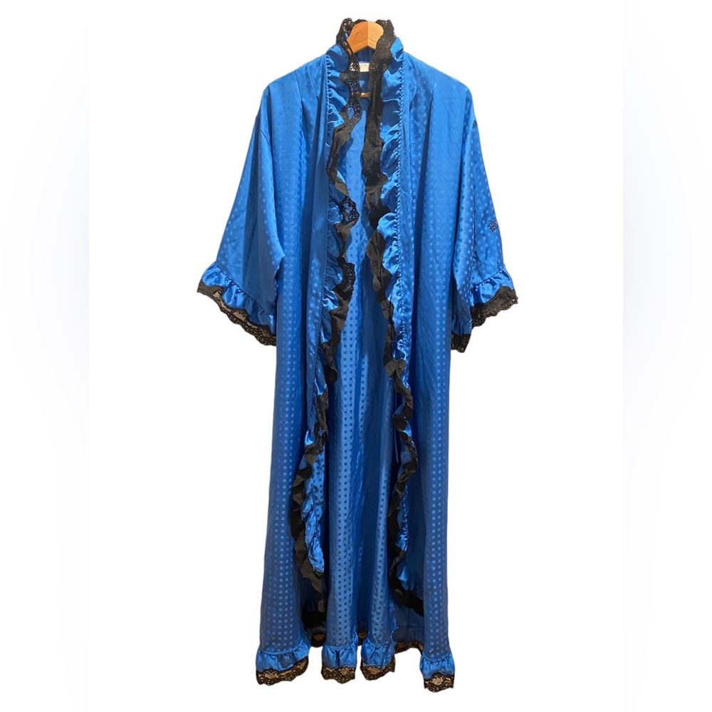 VTG | GIVENCHY RUFFLE AND KACE LINED ROBE - Picture 4 of 5